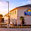 Days Inn & Suites by Wyndham Greater Tomball