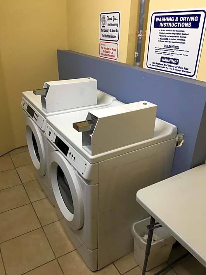 Days Inn & Suites by Wyndham Tampa near Ybor City