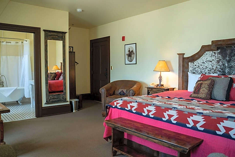 Sheridan Inn, B/W Signature Collection