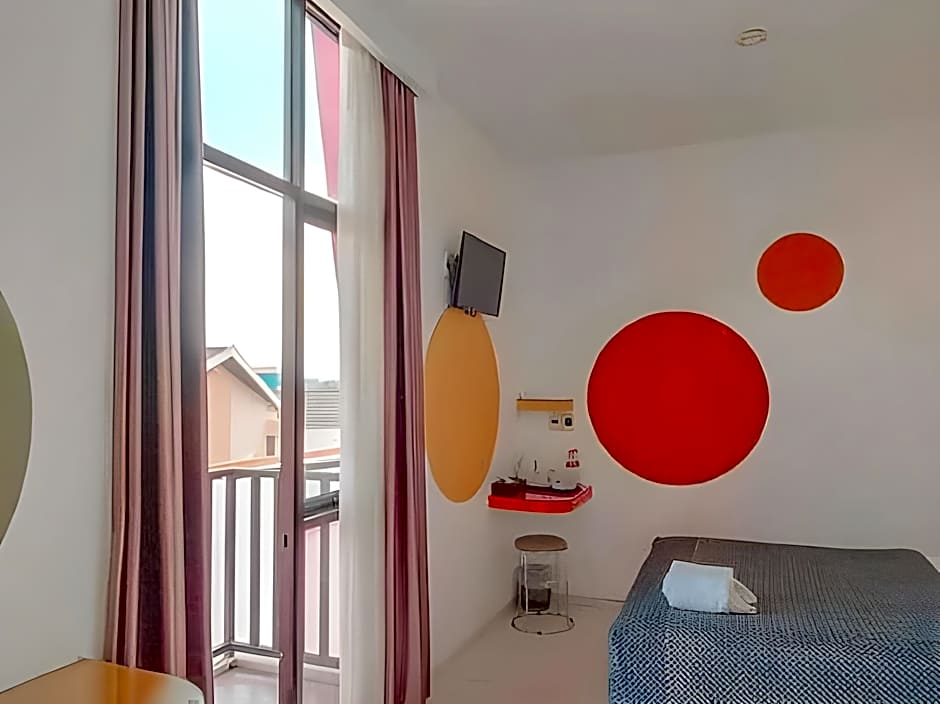 Dewarna Hotel Arifin