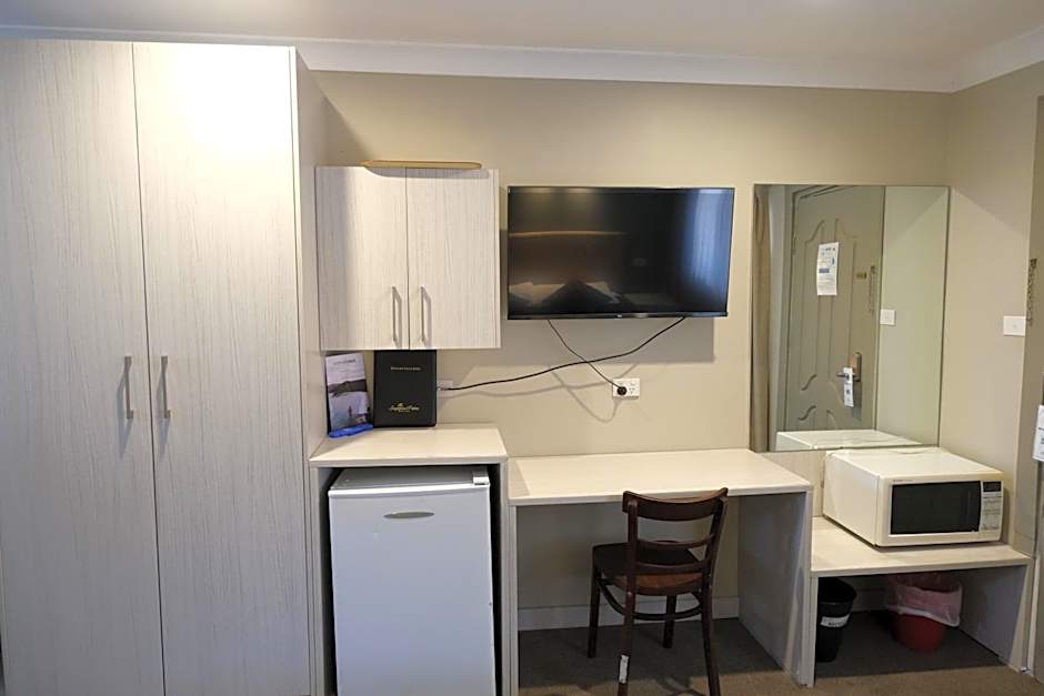 Sapphire Palms Motel