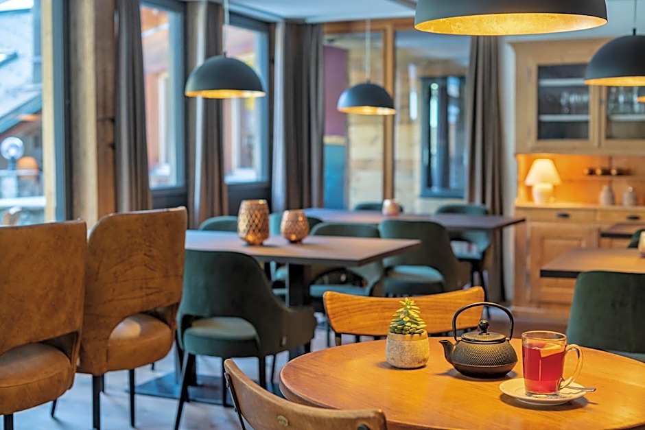 22 Summits Apartments