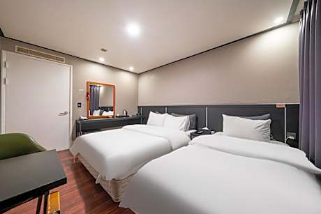 No Consecutive Stays Standard Twin Room - Free Fitness Center Access, Breakfast Not Included