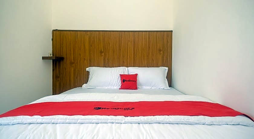 RedDoorz near Laweyan Gentan