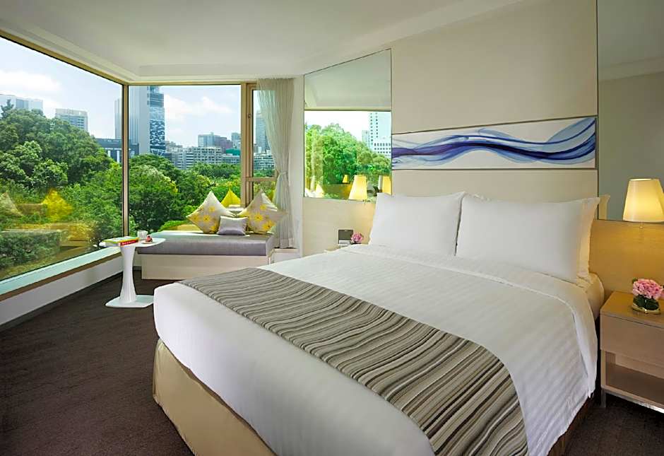 The Royal Pacific Hotel And Towers