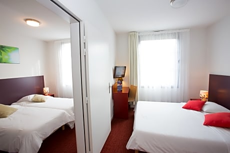 SUITE TWO CONNECTED ROOMS