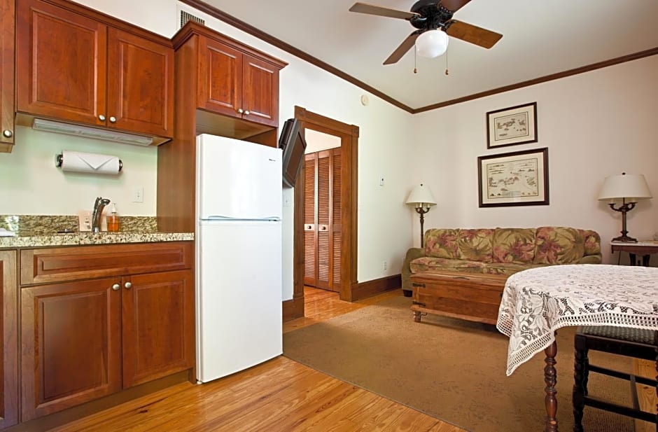 Island City House