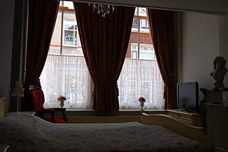 Deluxe Double Room with Private Bathroom