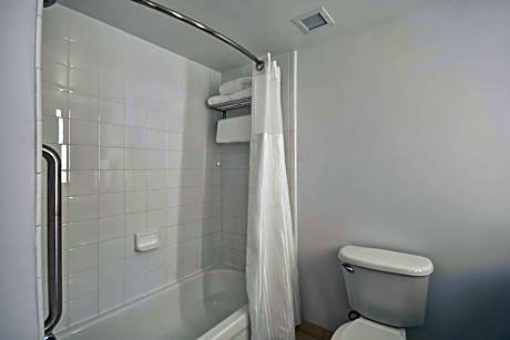 2 Queen Hearing Accessible Room