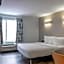 Motel 6 Airdrie, AB