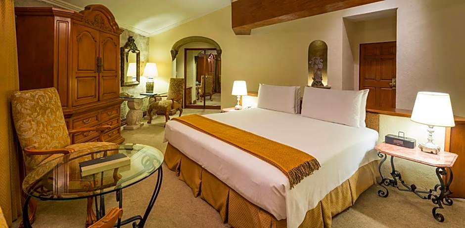 Photo 1 of 13 of Gran Clase 1 King Bed Suite