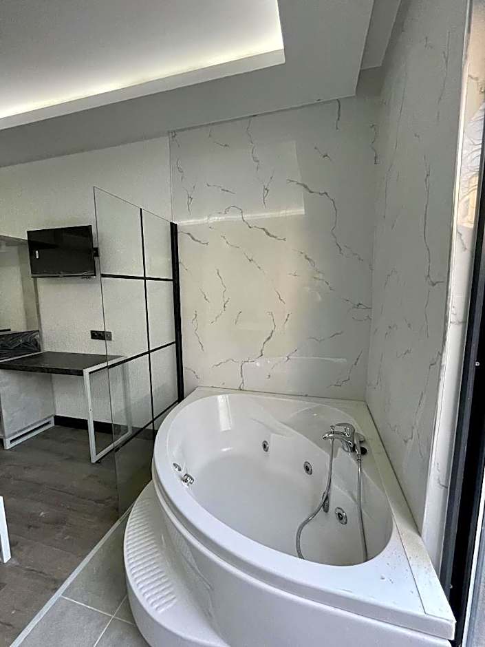 Melanj Airport Hotel