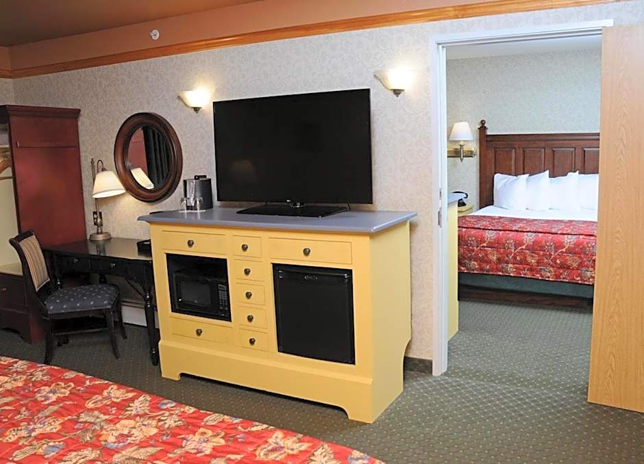 Pike's Waterfront Lodge