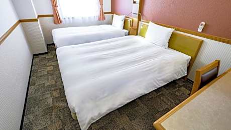 Family Twin Room - Non-Smoking