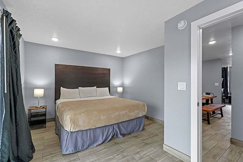 Celebration Suites At Old Town