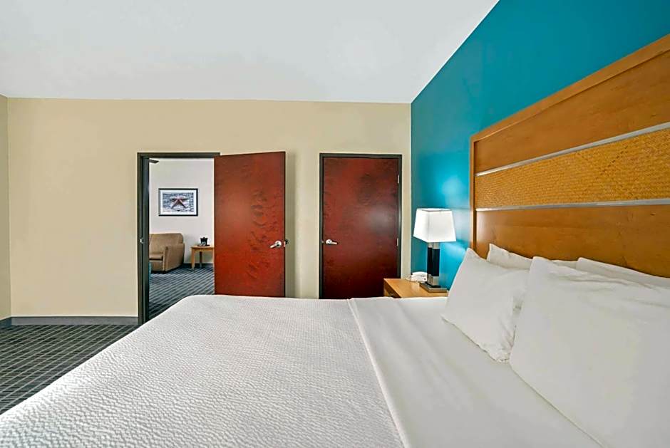 La Quinta Inn & Suites by Wyndham Houston Willowbrook