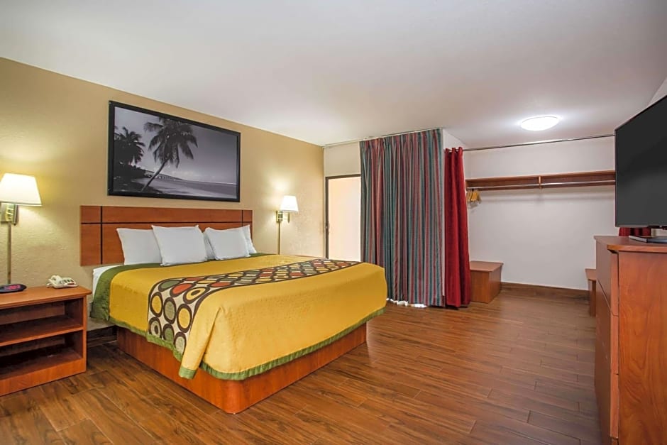 Super 8 by Wyndham North Palm Beach
