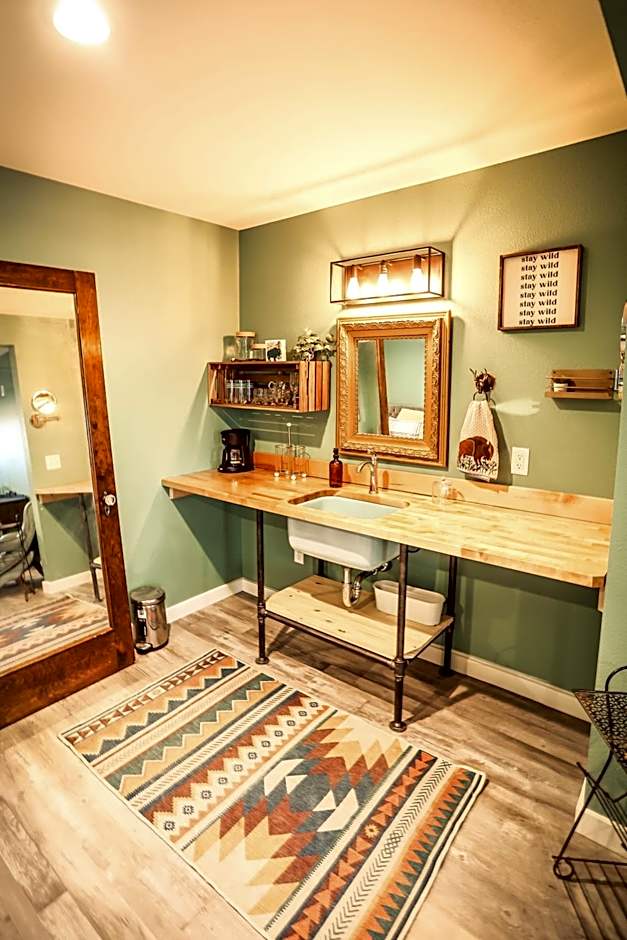 The Blue Buffalo Motel