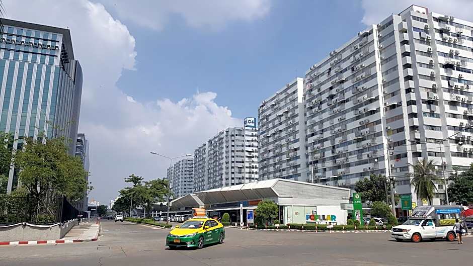 Popular Condo by Jintana