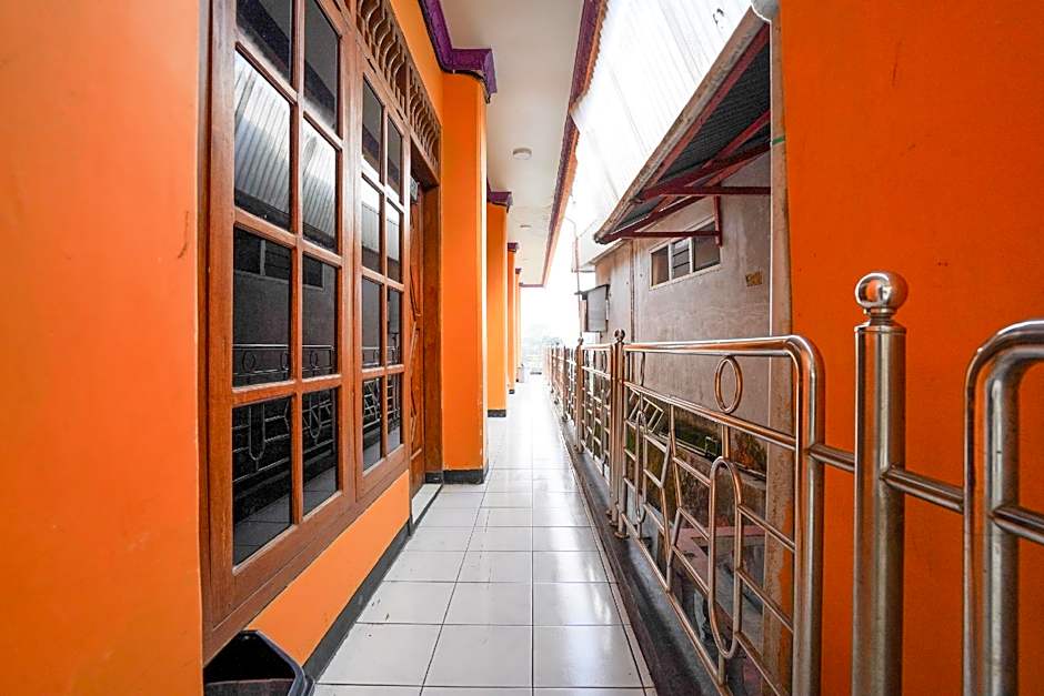 RedDoorz near Sarangan Lake