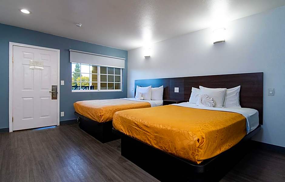 Photo 1 of 6 of Deluxe 2 Queen Beds