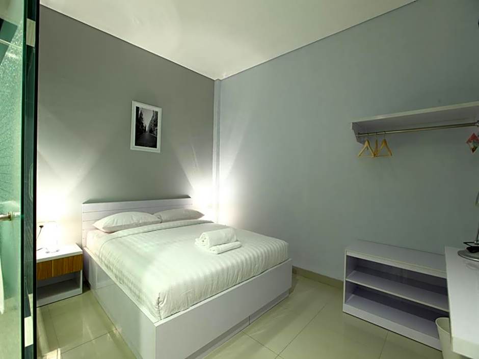 RedDoorz Plus near Soekarno Hatta Airport 2