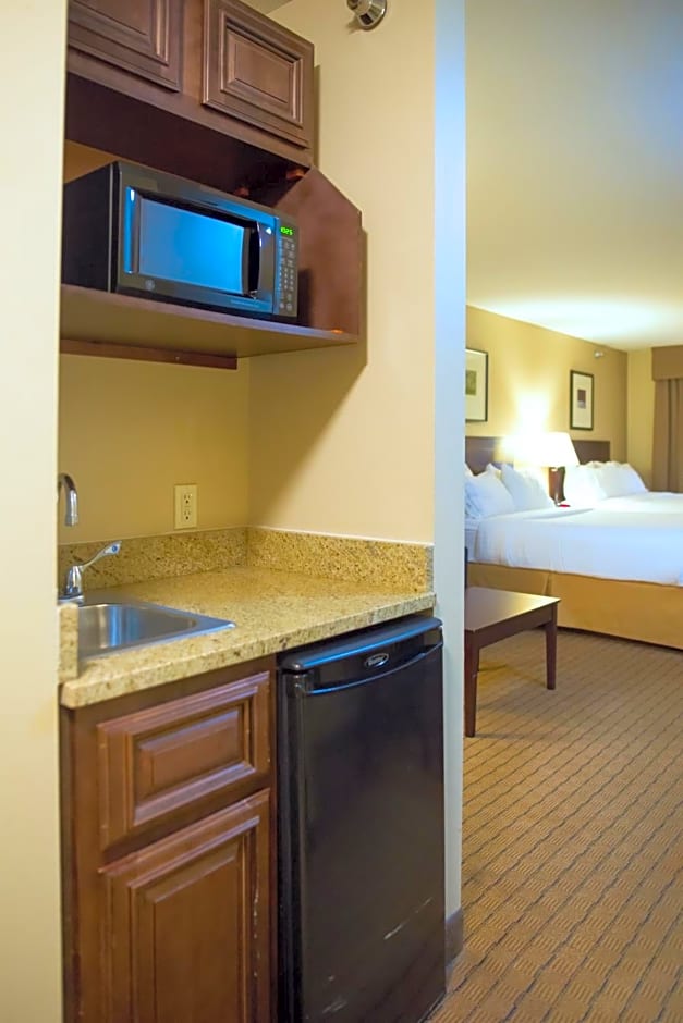 Holiday Inn Express Devils Lake