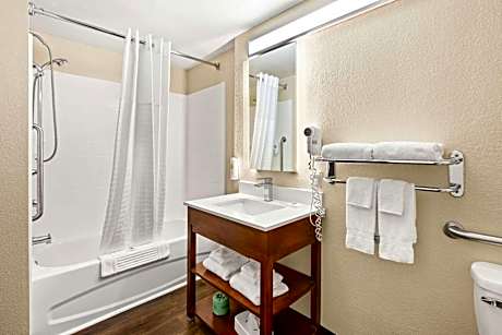 King Suite - Accessible/Non-Smoking