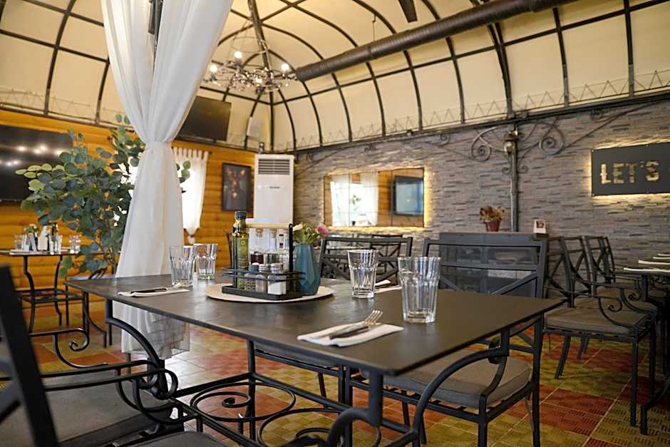 City House Family Hotel & Restaurant