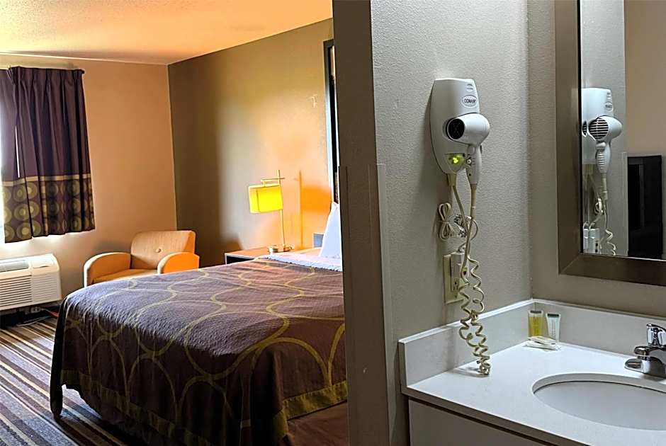 Super 8 by Wyndham Gas City Marion Area