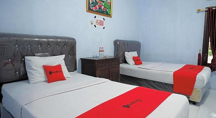 RedDoorz Syariah near Stasiun Pekalongan 3