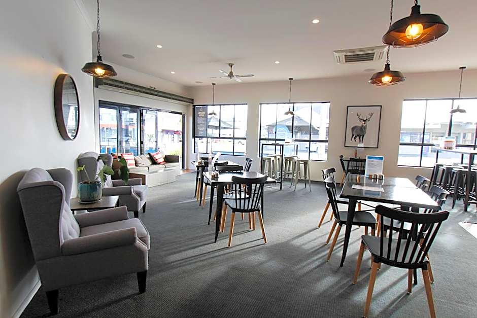 Coffee House Apartment Motel