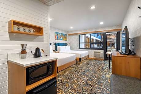 Superior Hotel Room with 2 Queens (BH2Q)