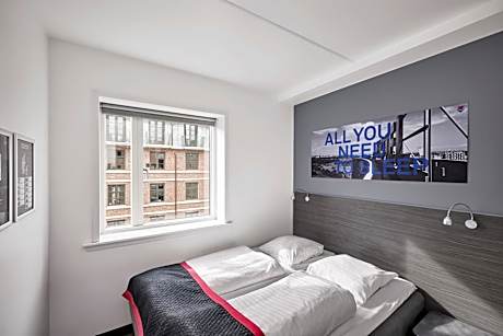 Commodore Room
