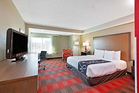 King Room with Roll-in Shower - Mobility Access/Non-Smoking