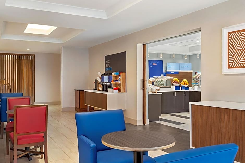 Holiday Inn Express Hotel & Suites Denver Airport By IHG