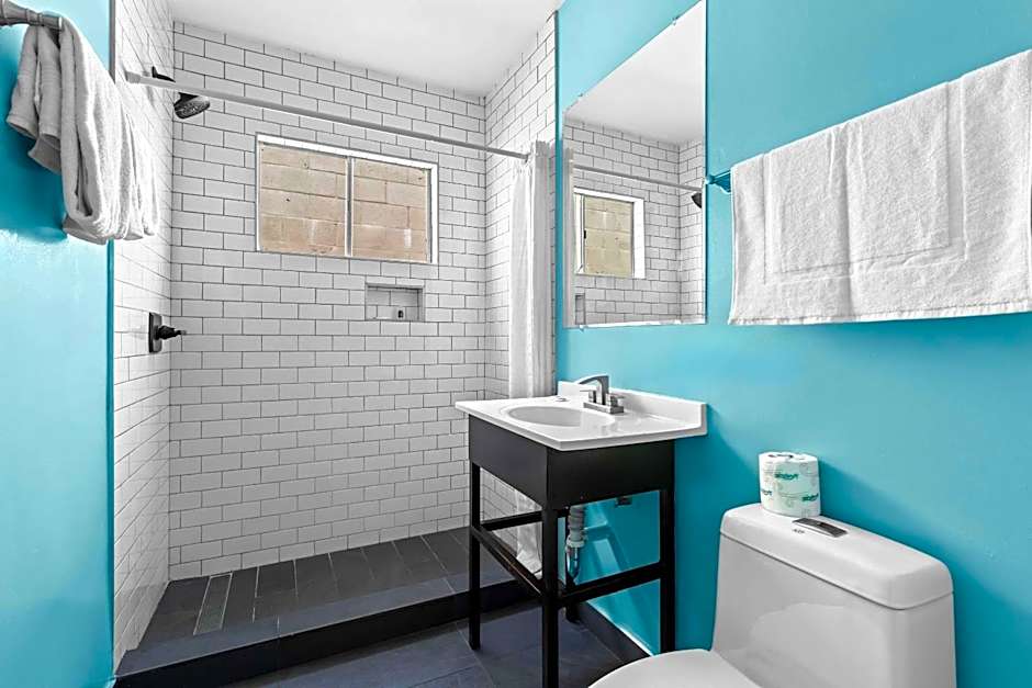 Rodeway Inn & Suites North Hollywood Burbank Airport - Universal Area
