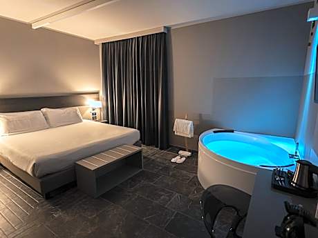King Room with Spa Bath