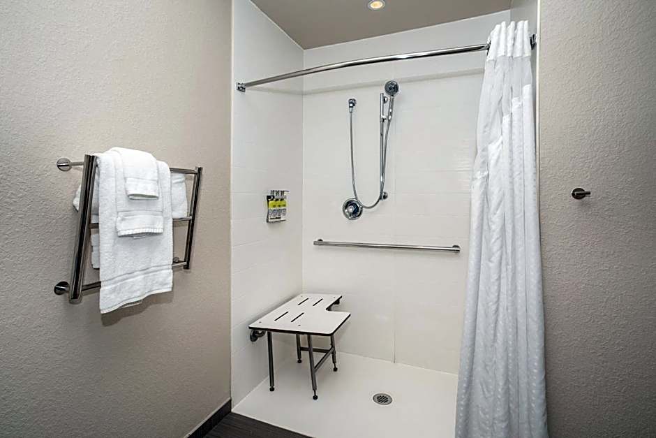 Holiday Inn Express & Suites Manhattan By IHG