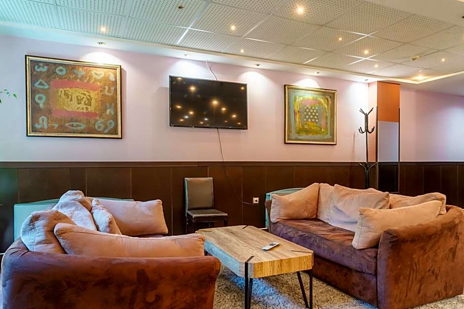 Hotel Ego - Parking Available - Top Central Location