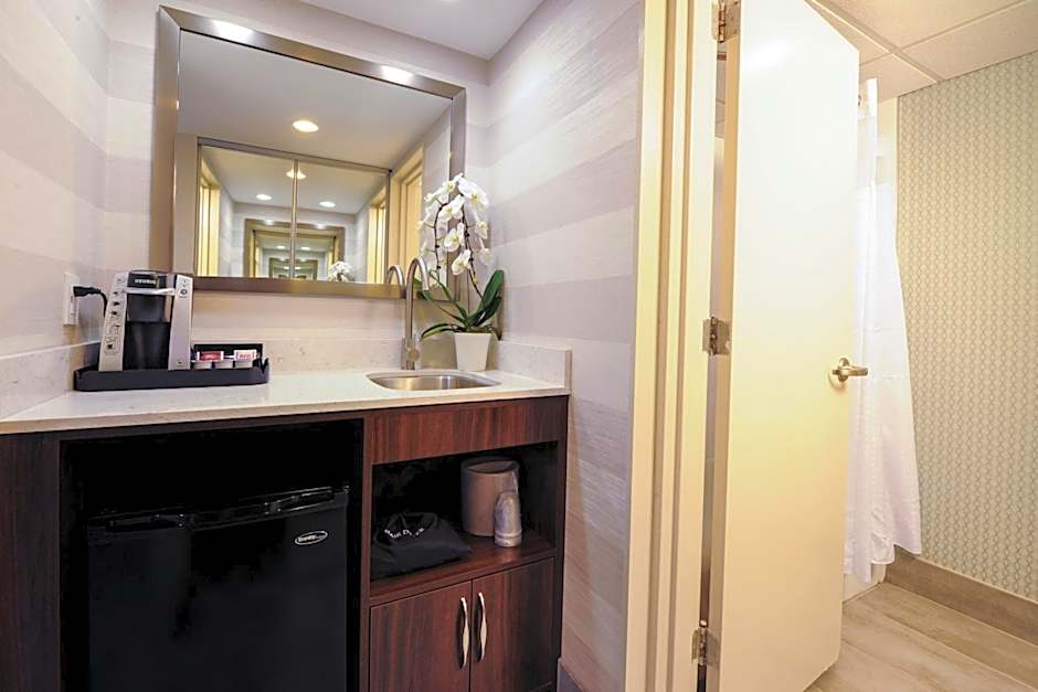 Holiday Inn Niagara Falls-By the Falls By IHG