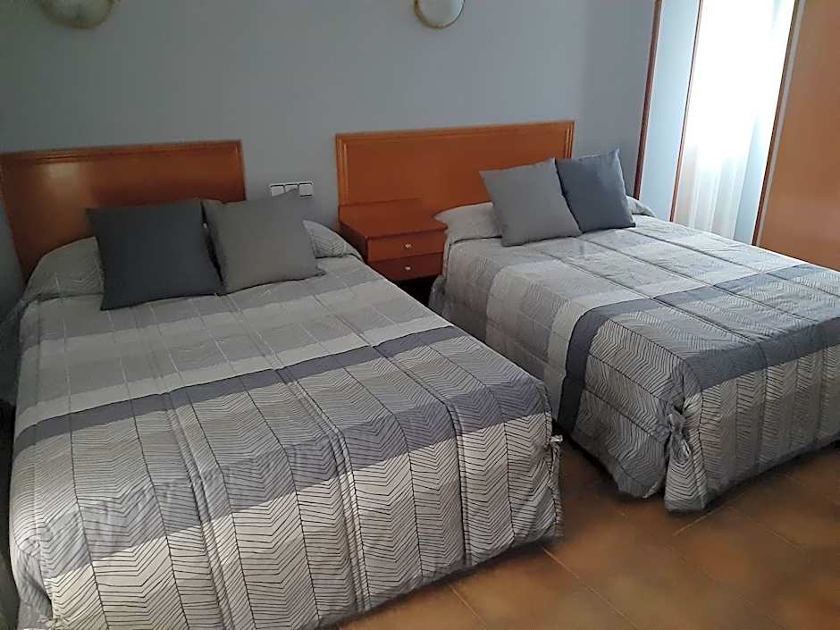 Hotel Los Leones, el más cercano a Warner