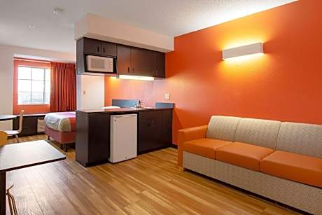 1 Queen Bed | Suite, Non-Smoking