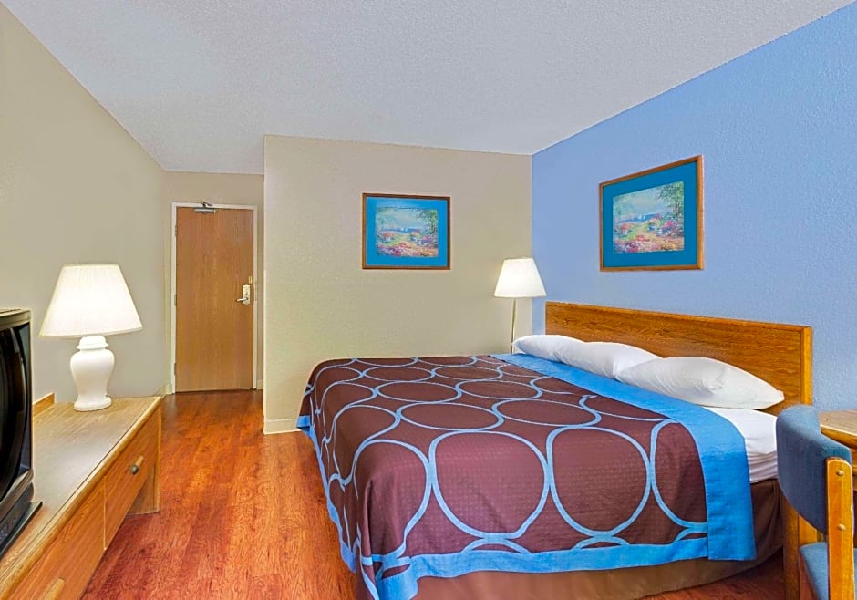 Super 8 by Wyndham Newburgh/West Point Stewart Intl Airport