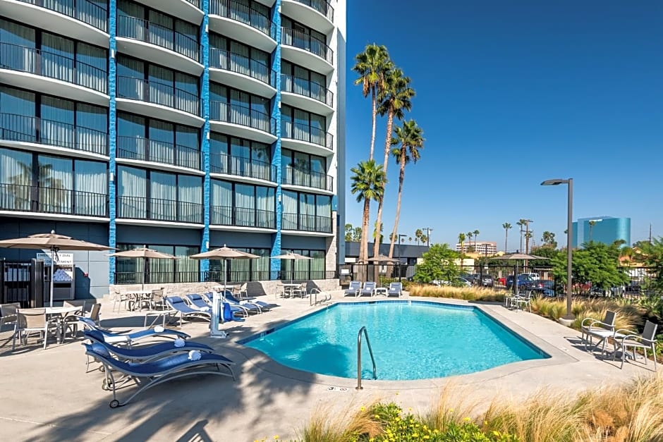 Holiday Inn Express & Suites Santa Ana - Orange County By IHG