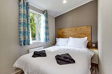 Comfort 3 Bedroom Caravan Hot Tub Pet Friendly