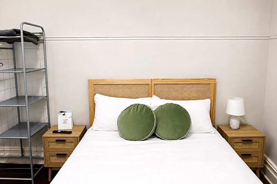 Geraldton Shoreline Lodge