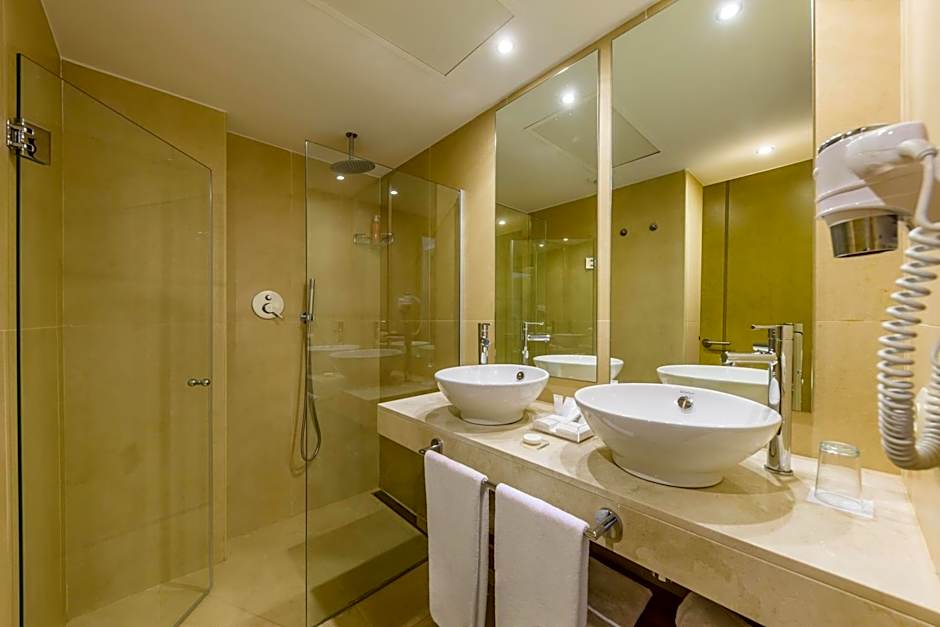 Zafiro Cala Mesquida