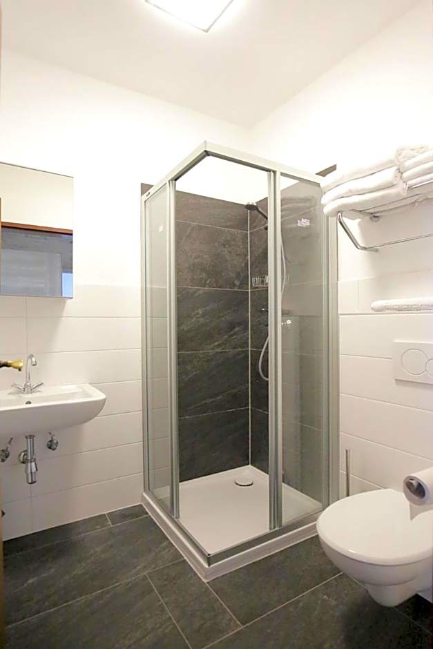 F Hotel 24h Check-In