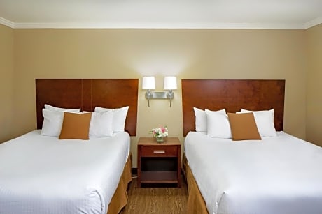 Queen Room with Two Queen Beds and Bath Tub - Disability Access